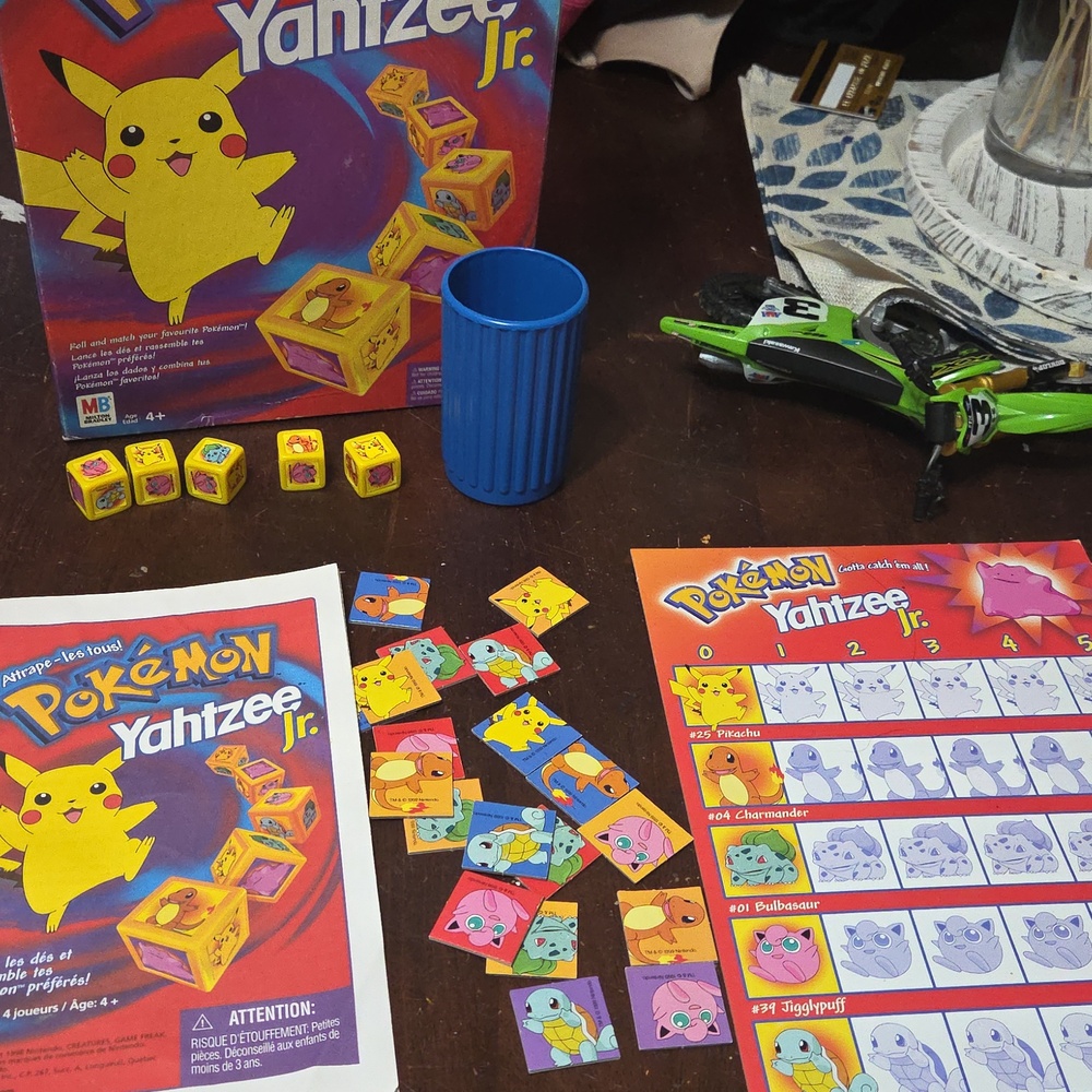 Pokemon yahtzee Jr. - Picture 2 of 2